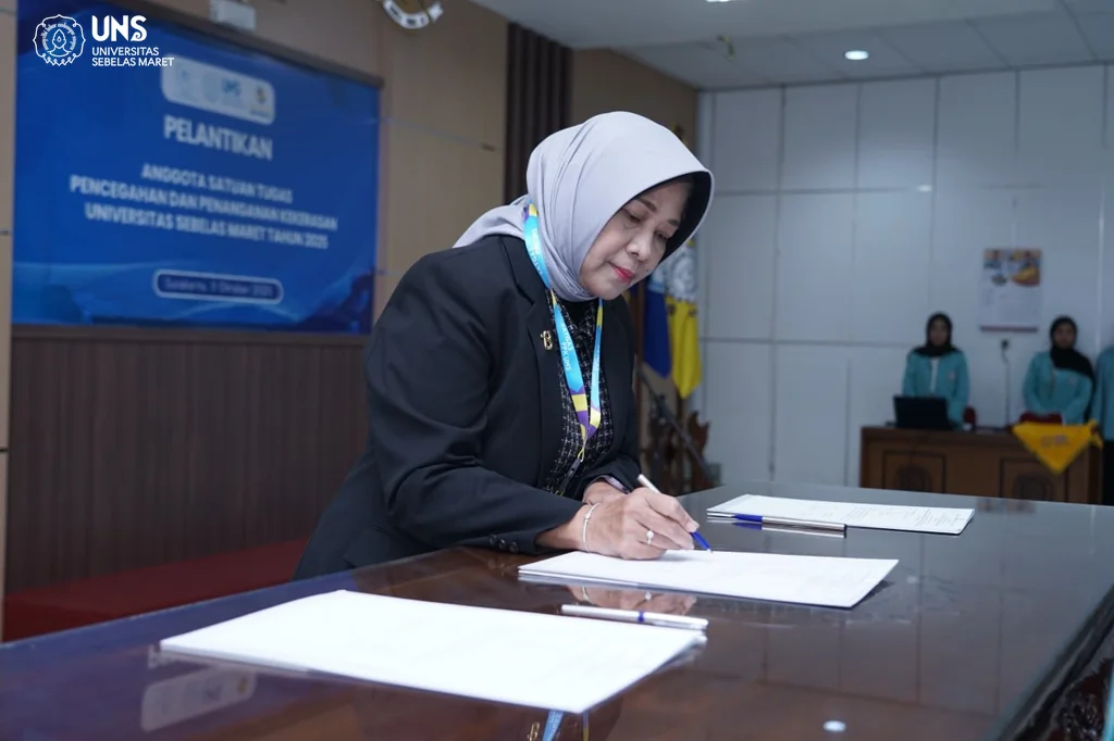 Deputi Pengendalian Penduduk Kementerian Kependudukan dan Pembangunan Keluarga/ BKKBN Berikan Kuliah Umum di UNS