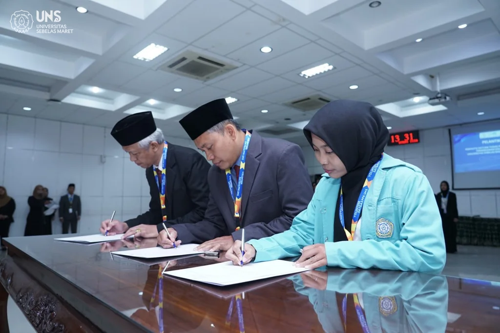 Deputi Pengendalian Penduduk Kementerian Kependudukan dan Pembangunan Keluarga/ BKKBN Berikan Kuliah Umum di UNS