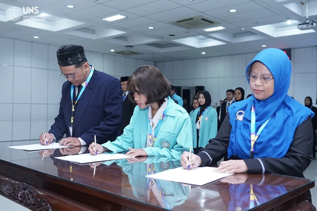 Deputi Pengendalian Penduduk Kementerian Kependudukan dan Pembangunan Keluarga/ BKKBN Berikan Kuliah Umum di UNS