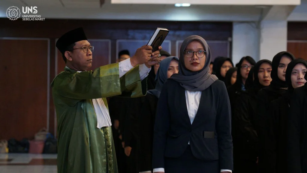 Sebanyak 1.384 Pegawai Non ASN UNS Diambil Sumpah